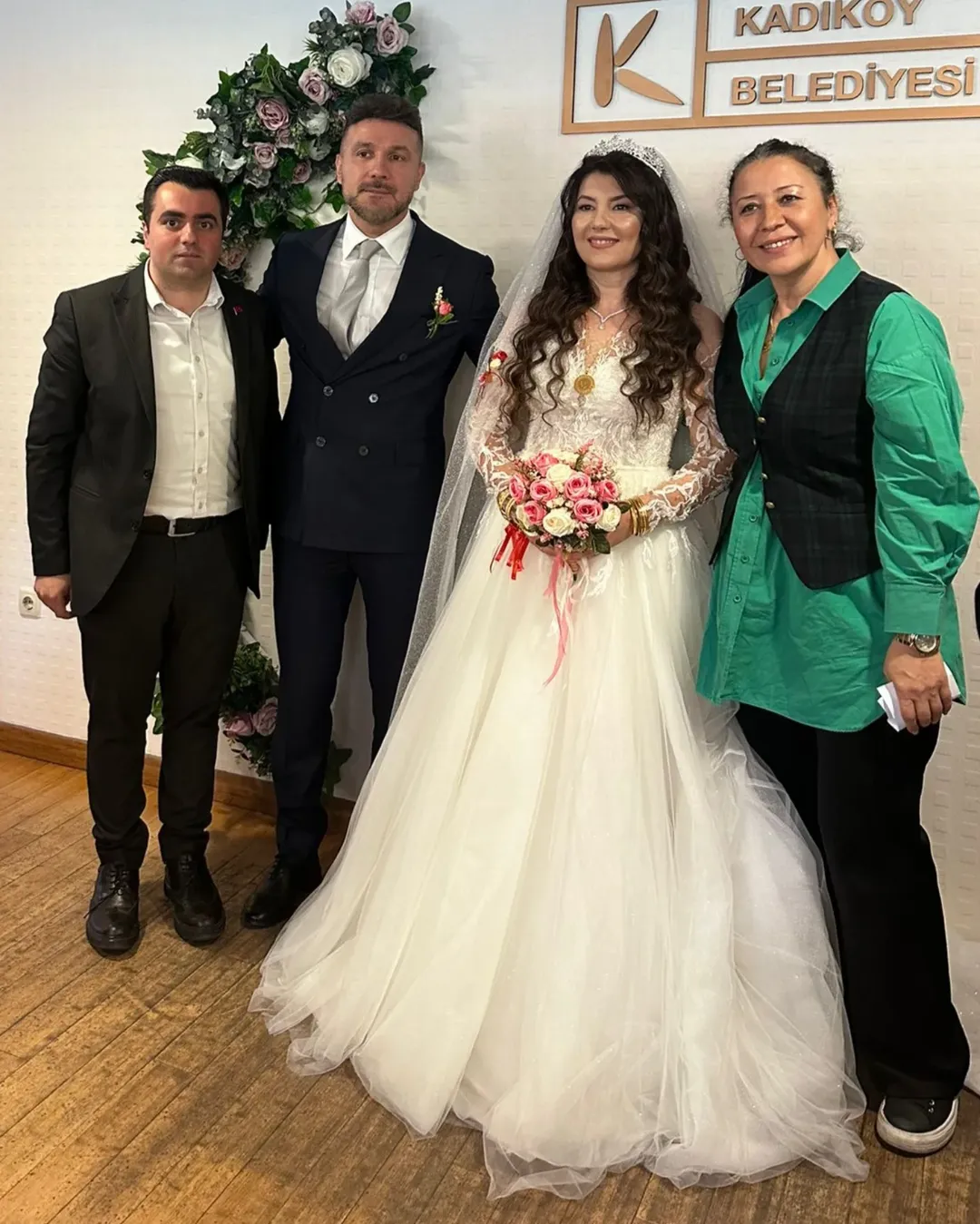 https://yonetim.todef.org/wwwroot/Assets/Images/zuhal-koca-dugun.webp